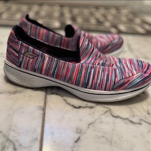 Skechers goga max go walk 4 shoes size 6.5
